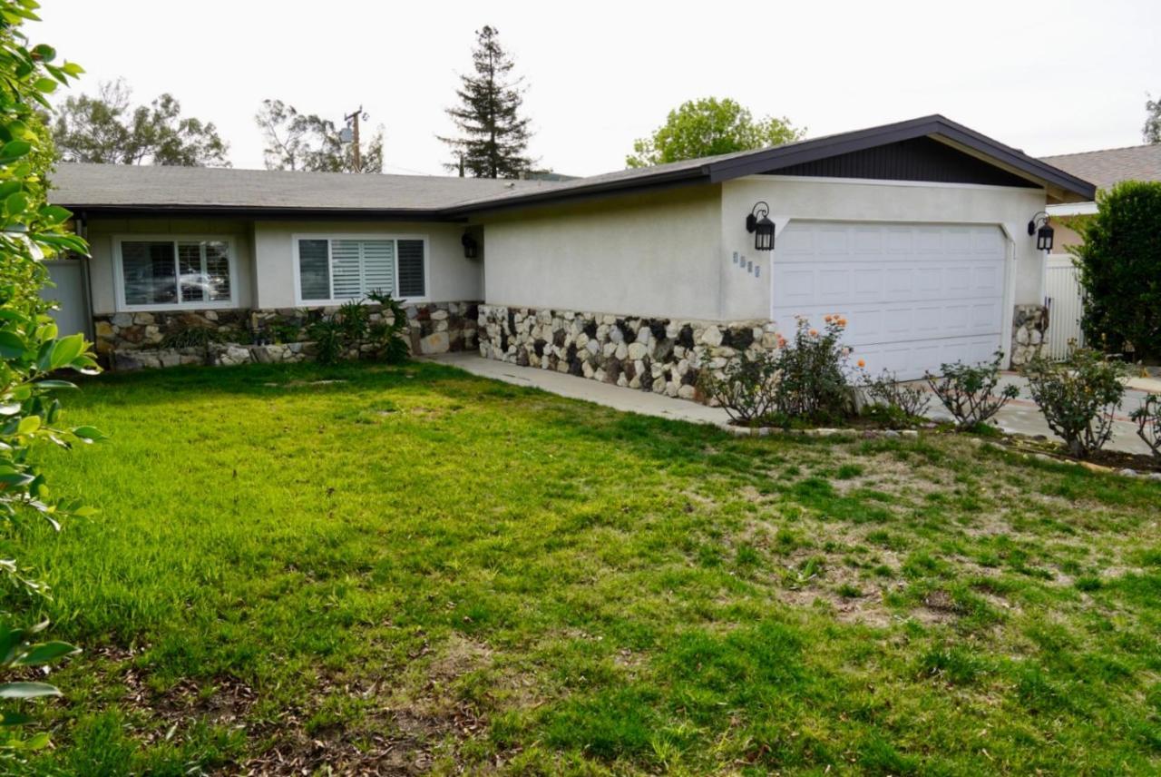 Holiday home Cozy Family Hideaway, Sleeps 8, 4 Tv's Yard, Shops