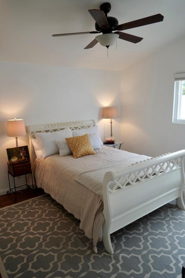 Holiday home Cozy Family Hideaway, Sleeps 8, 4 Tv's Yard, Shops