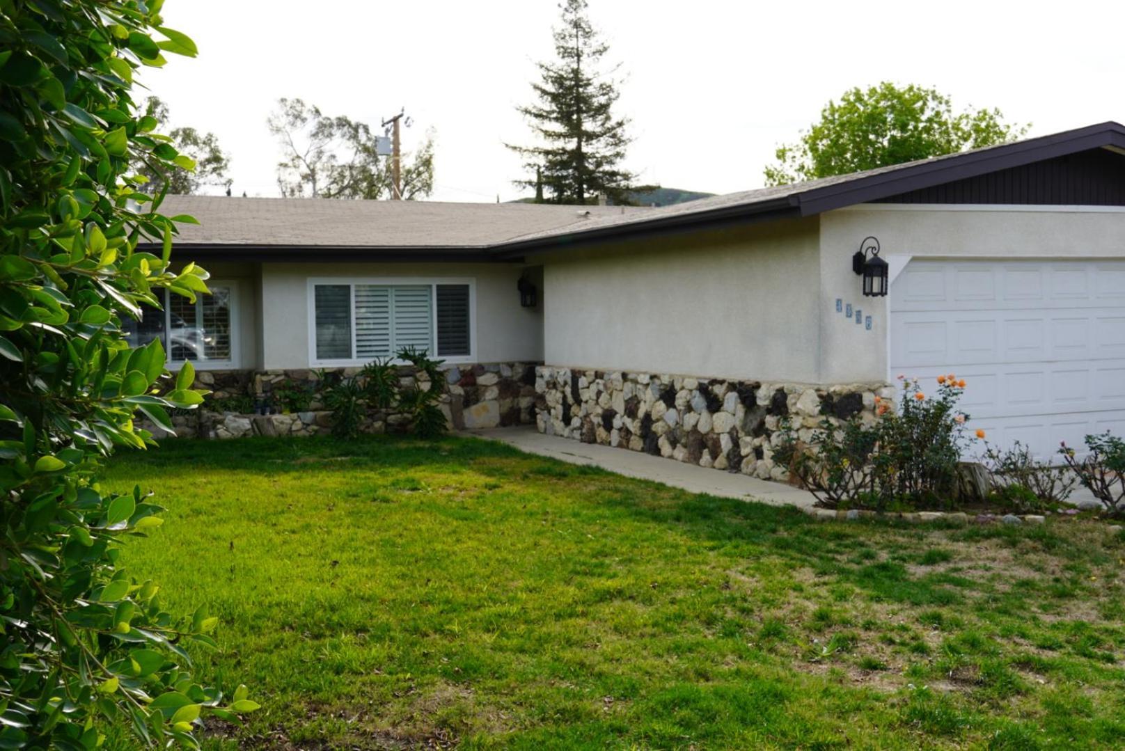 Holiday home Cozy Family Hideaway, Sleeps 8, 4 Tv's Yard, Shops *