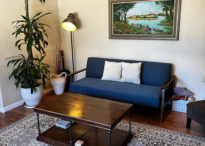 Cozy Family Hideaway, Sleeps 8, 4 Tv\'S Yard, Shops