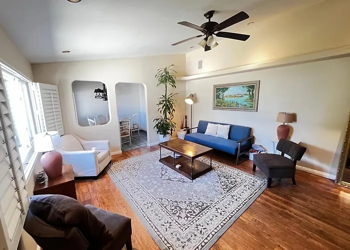 Cozy Family Hideaway, Sleeps 8, 4 Tv\'S Yard, Shops