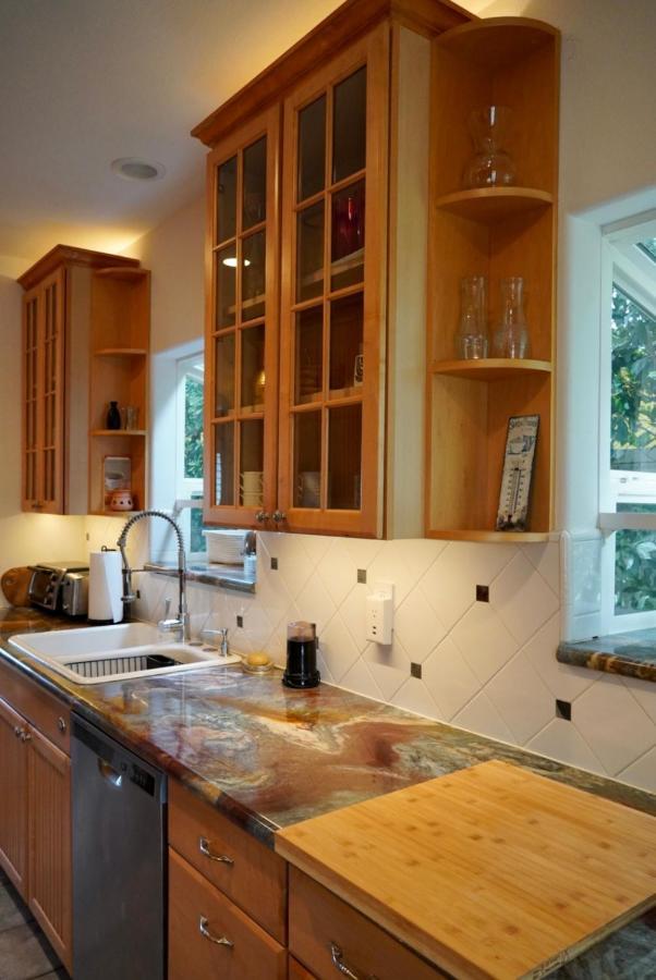 Hébergement de vacances Cozy Family Hideaway, Sleeps 8, 4 Tv's Yard, Shops *