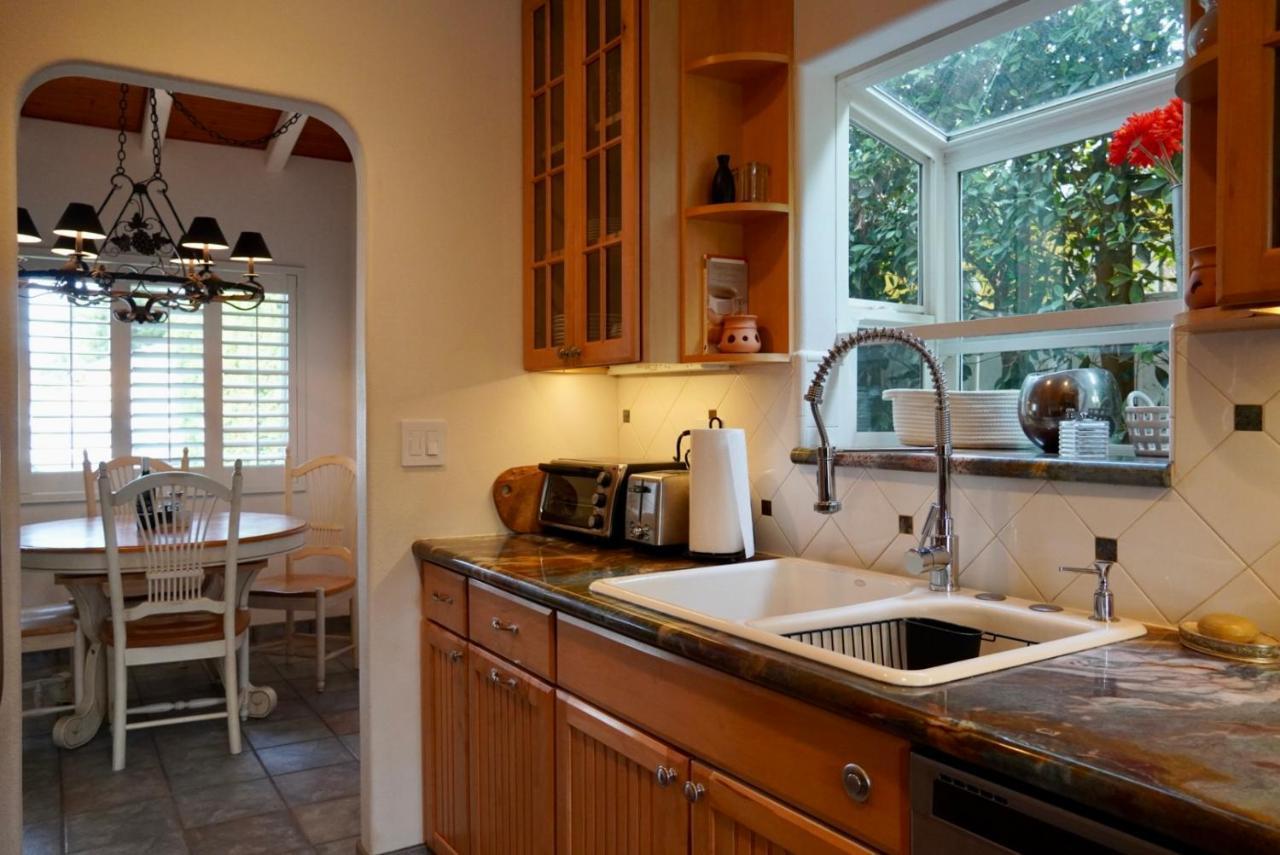 Cozy Family Hideaway, Sleeps 8, 4 Tv's Yard, Shops *