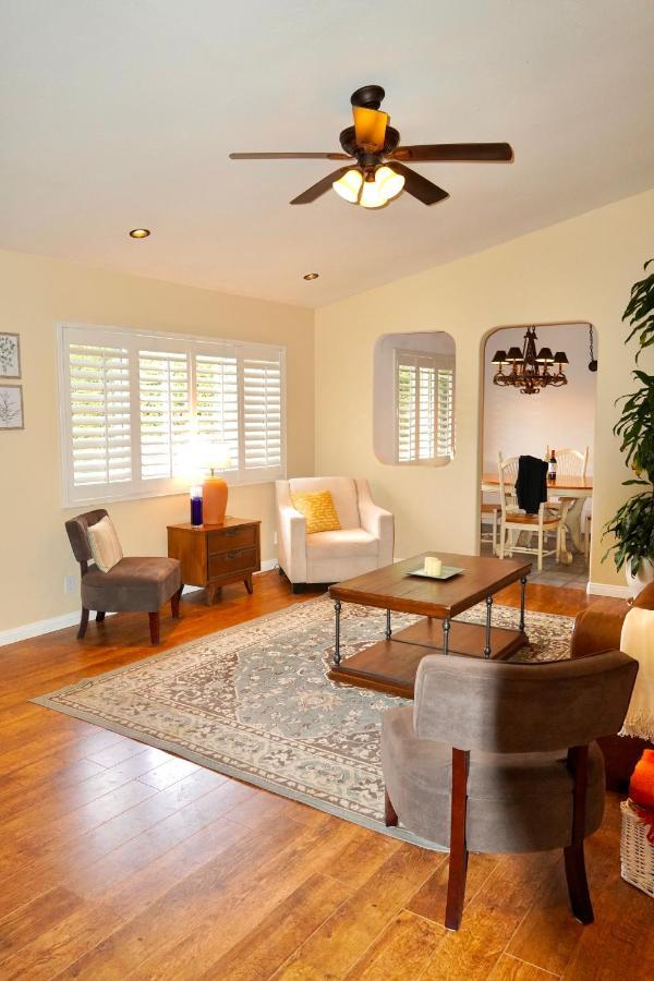 Hébergement de vacances Cozy Family Hideaway, Sleeps 8, 4 Tv's Yard, Shops *