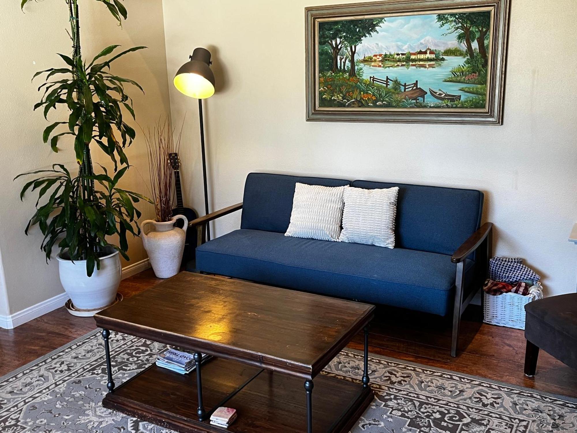 Cozy Family Hideaway, Sleeps 8, 4 Tv's Yard, Shops Hébergement de vacances