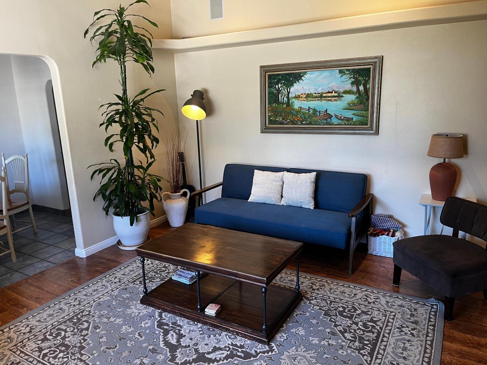 Hébergement de vacances Cozy Family Hideaway, Sleeps 8, 4 Tv's Yard, Shops