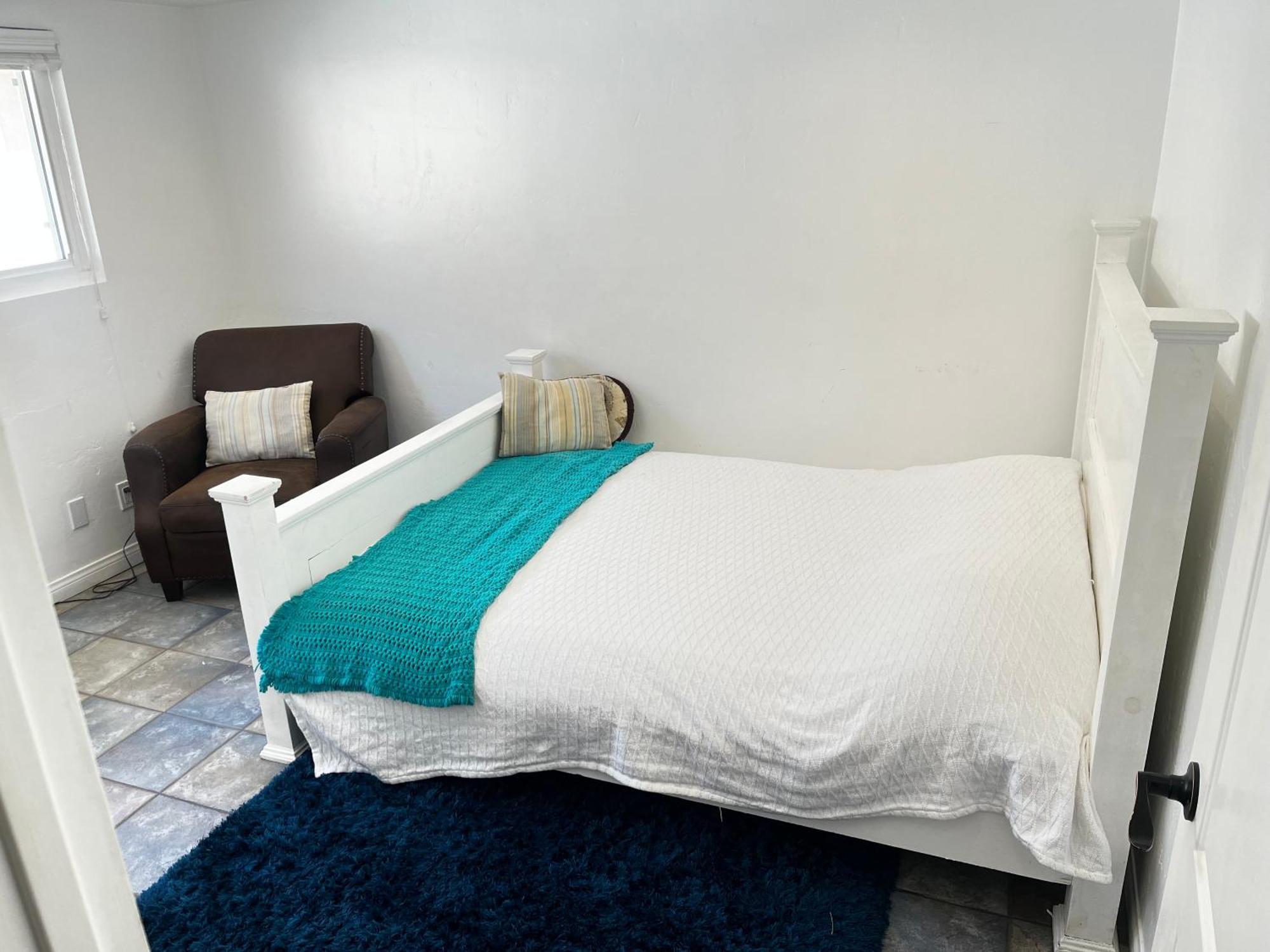 Cozy Family Hideaway, Sleeps 8, 4 Tv's Yard, Shops Hébergement de vacances *